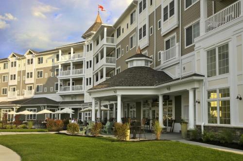 Watkins Glen Harbor Hotel - 출입구