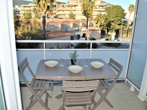 Apartment (3 Adults) room in Studio rénové climatisé 3 couchages proche port et casino à Cavalaire-sur-Mer - FR-1-226B-98
