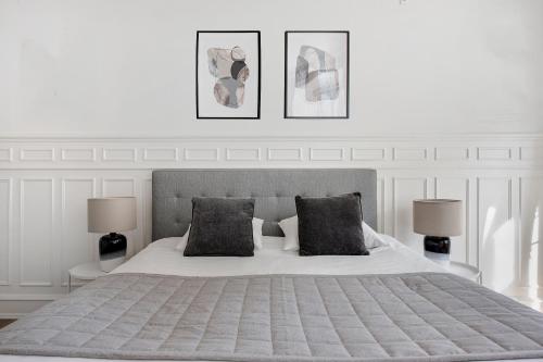 Bright and Spacious Apartment Close to the Queen's palace - image 12