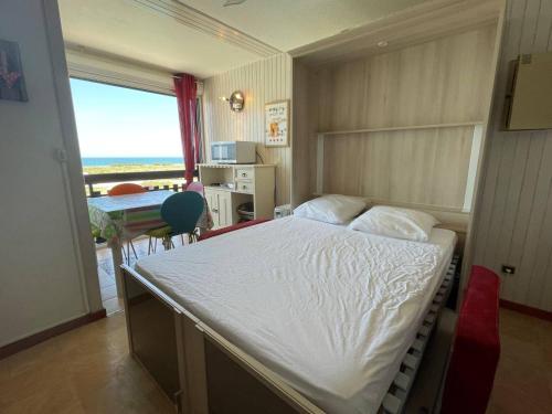 Studio Cabine avec Piscine, Terrasse, Parking et Proche Plage à Saint-Cyprien - FR-1-225D-127 Studio Cabine avec Piscine, Terrasse, Parking et Proche Plage à Saint-Cyprien - FR-1-225D-127