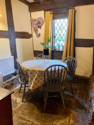 Historic Tudor House in rural Hereford - inc breakfast in Wellington (Herefordshire)