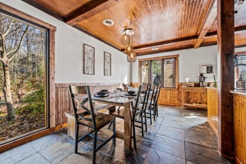 Strutture e servizi, Smoky Bear BnB! Theater, Game Room, Hot Tub, Bar, 5Br 5Ba in Gatlinburg (TN)