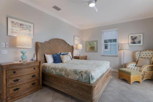 Absolute Paradise - 2114 Avenue A - image 2