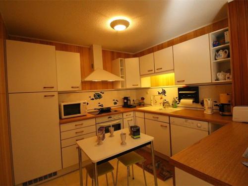 Appartement Bagnères-de-Luchon, 3 pièces, 7 personnes - FR-1-313-171