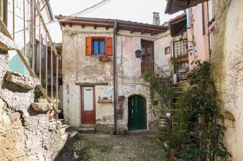 Opera Suites - Il sentiero della felicità (Opera Suites - Il sentiero della felicita) in Mazzano Romano
