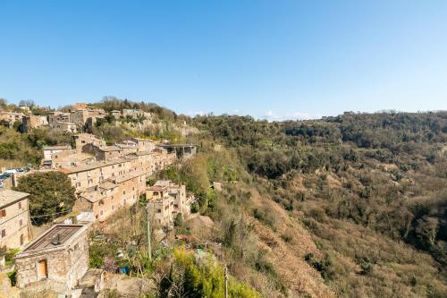 Opera Suites - Il sentiero della felicità (Opera Suites - Il sentiero della felicita) in Mazzano Romano