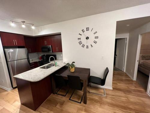 Prestigious 2-bdrm Condo in the Heart of Toronto