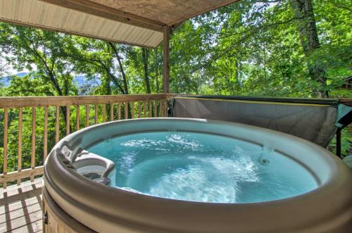 B&B Bryson City - Peaceful Bryson City Cabin - Fire Pit and Hot Tub! - Bed and Breakfast Bryson City