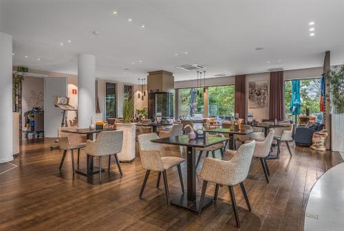 Restaurant, Velotel Brugge in Bruges