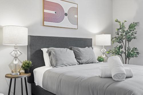 Evonify Stays - Highland - Stylish Furnished Apartments - image 12