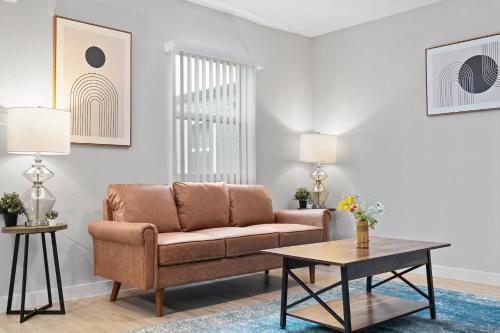Evonify Stays - Highland - Stylish Furnished Apartments - image 9