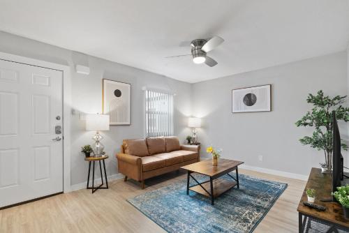 Evonify Stays - Highland - Stylish Furnished Apartments - image 12