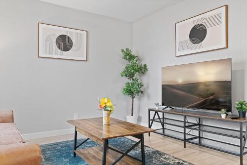 Evonify Stays - Highland - Stylish Furnished Apartments - image 13