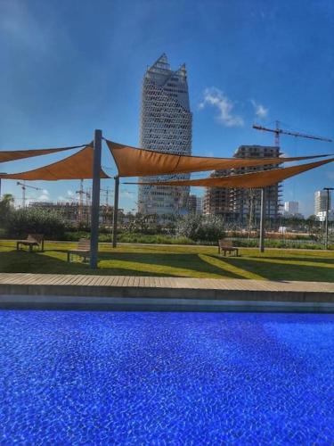 2min to Casa Finance City, Fiber, 110m2, Park free, PS4, IPTV, Netflix and many more in 실