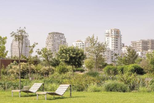 2min to Casa Finance City, Fiber, 110m2, Park free, PS4, IPTV, Netflix and many more in 실