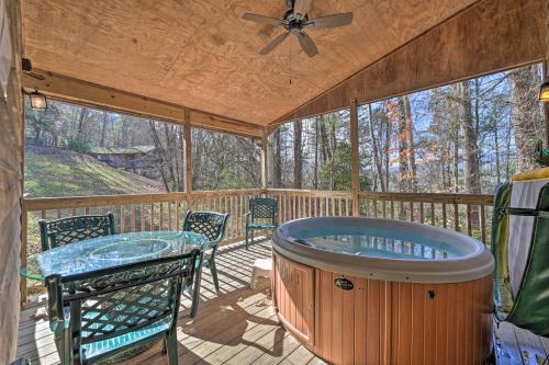 B&B Bryson City - North Carolina Retreat with Hot Tub, Deck and Fire Pit - Bed and Breakfast Bryson City