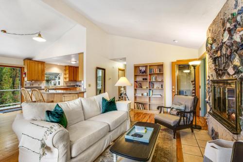 House on HoneyBee Hill, Lakebay (фото 7)