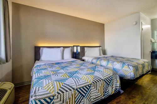 2 double beds