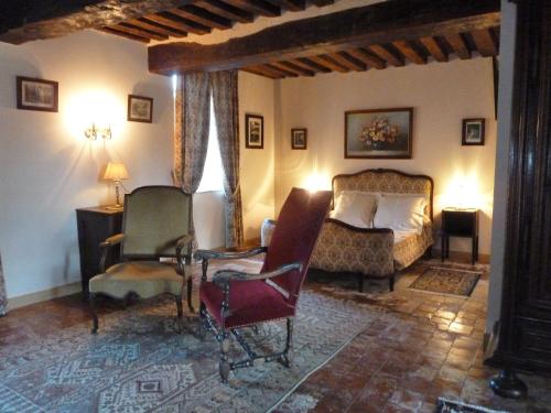 Maisons de vacances Guest room in a lavish castle in Allier