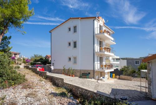  Apartments by the sea Razanj, Rogoznica - 15998 in Rogoznica