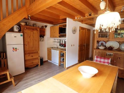 B&B Arêches - Appartement Arêches-Beaufort, 4 pièces, 7 personnes - FR-1-342-172 - Bed and Breakfast Arêches