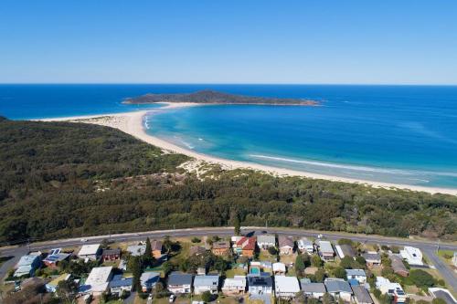 Oceans 22 at Fingal Bay