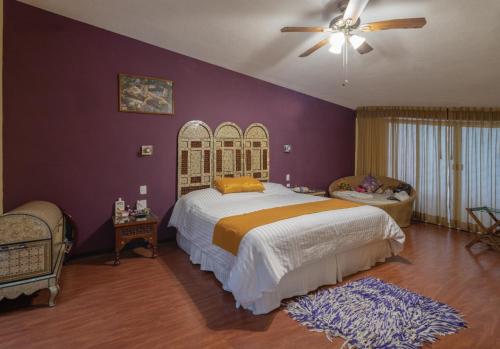 1 king bed, 1 sofa bed