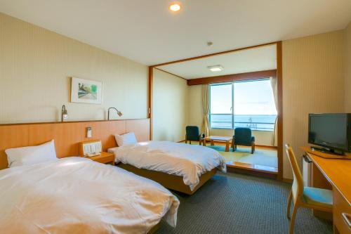 Twin Room with Tatami Area and Shared Bathroom