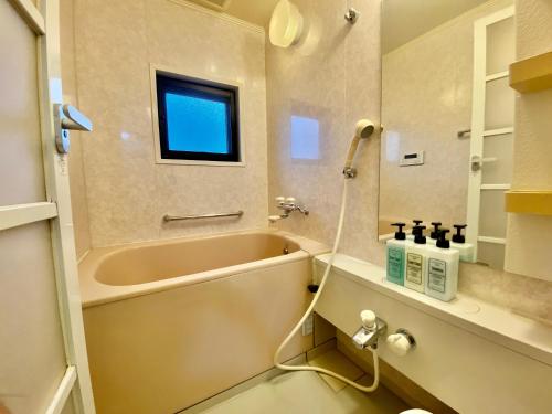 room detail thumbnail 2