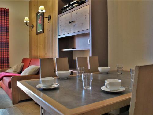 Appartement cosy, 5 pers, proche pistes, piscine & sauna, wifi inclus - FR-1-330-446 (Appartement cosy 2 pieces avec balcon, piscine, sauna et acces direct aux pistes - 5 couchages, Riso) in Risoul