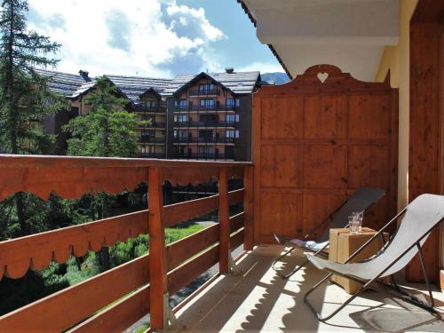 Appartement cosy, 5 pers, proche pistes, piscine & sauna, wifi inclus - FR-1-330-446 (Appartement cosy 2 pieces avec balcon, piscine, sauna et acces direct aux pistes - 5 couchages, Riso) in Risoul