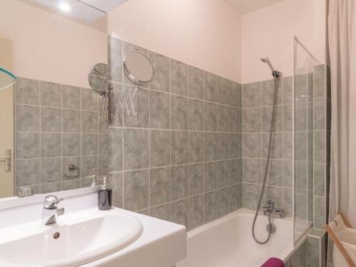 Appartement 3 pièces avec jardin et garage, 6 couchages, Le Monêtier-les-Bains - FR-1-330F-149 (Appartement 3 pieces avec jardin et garage, 6 couchages, Le Monetier-les-Bains - FR-1-330F-149) in Le Monetier-les-Bains