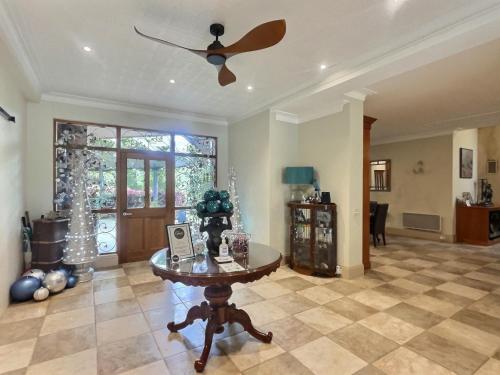 Twelve on Albert in 巴克威