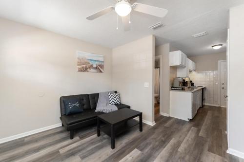 Adorable 2bed1bath Unit Sleeps 4 Close To Town Center Downtown Beach Mayo Clinic in Jacksonville, USA
