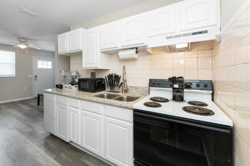 Adorable 2bed1bath Unit Sleeps 4 Close To Town Center Downtown Beach Mayo Clinic in Jacksonville, USA