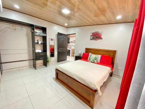 Guestroom, Paradise Apartment in San Rafael