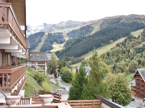 Charmant appartement proche pistes avec balcon et parking – Meribel - FR-1-180-358 in Lezeretta