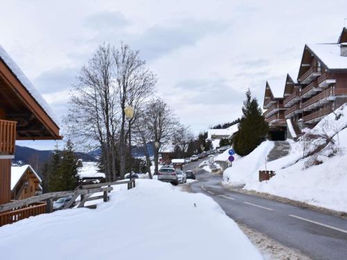 Charmant appartement proche pistes avec balcon et parking – Meribel - FR-1-180-358 in Lezeretta