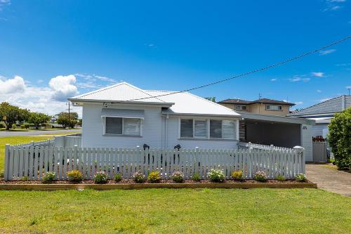 Tuncurry Cottage