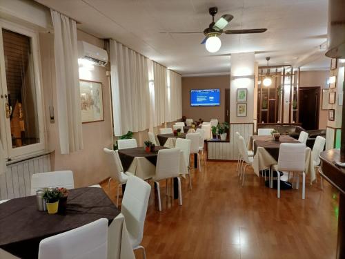 Giappone Inn Parking Hotel - image 3