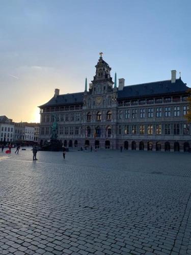 Hippe studio in historisch gebouw in oude centrum, Amberes (foto 3)