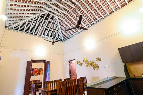 HERITAGE 7BHK VILLA WITH PRIVATE POOL close to BAGA BEACH