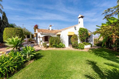  La Zurita Well Manicured Gardens in Alhaurín el Grande