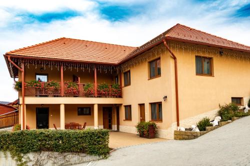 Casa Tofi Vendégház - Accommodation - Praid