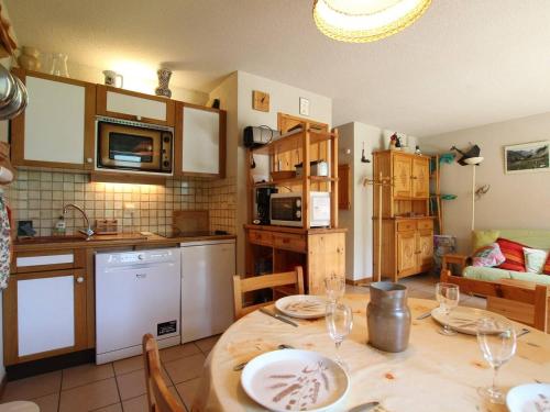 Appartement Saint-Chaffrey , 2 pièces, 4 personnes - FR-1-330E-90