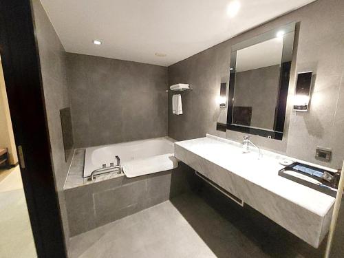 room detail thumbnail 2