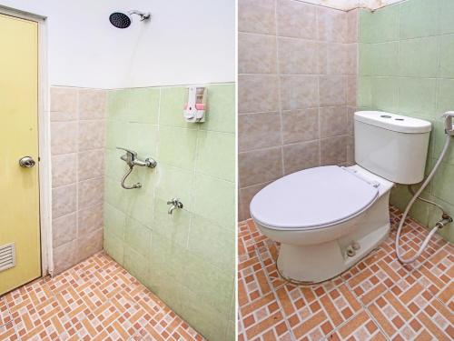Bathroom, OYO 91928 Noril Haromain Homestay Syariah in Pasuruan