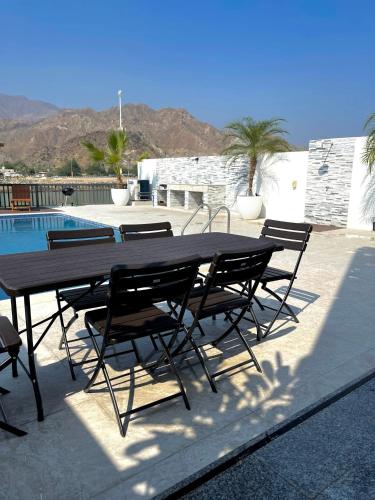 Iconic 4-bedroom villa with pool in Fujairah Palm