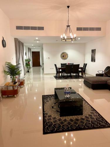 Iconic 4-bedroom villa with pool in Fujairah Palm