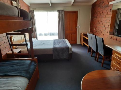 Abbotswood Motor Inn Room Type - Family Room (4 Adults)